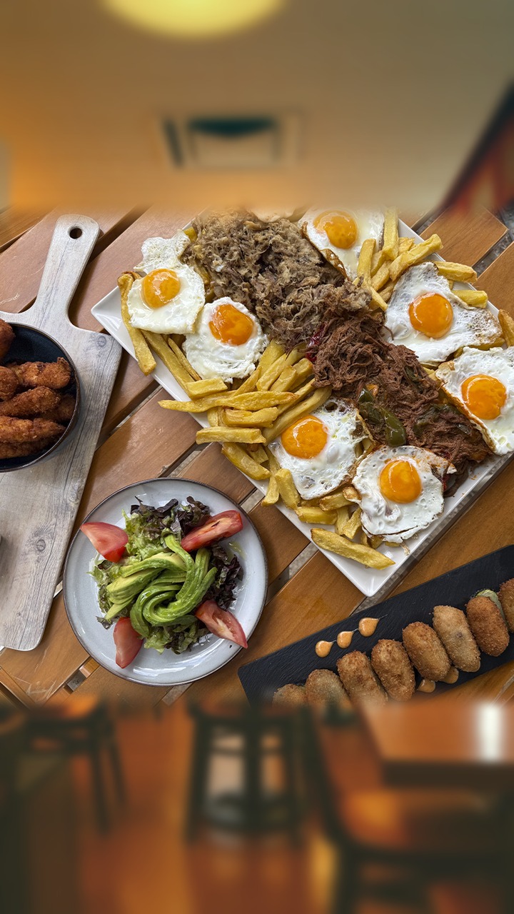 Cuban rotos Mojiteros at La Mulata Latina Plaza, Madrid