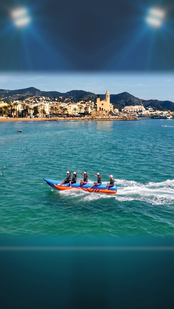 Banana Boat in Sitges: The Ultimate Group Water Ride presso Nautech Port Sitges