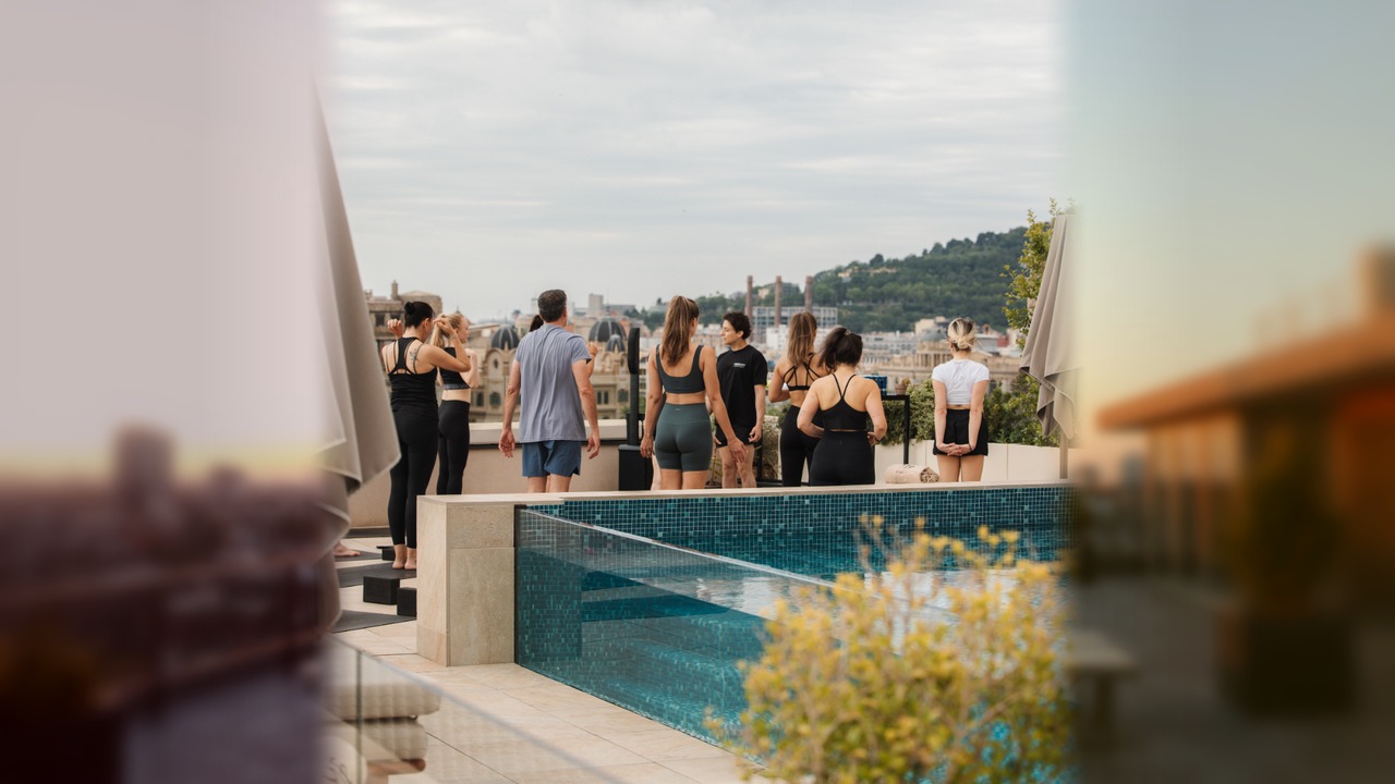 Yoga & Snacks en el Rooftop del Hotel ME BCN en ME Barcelona